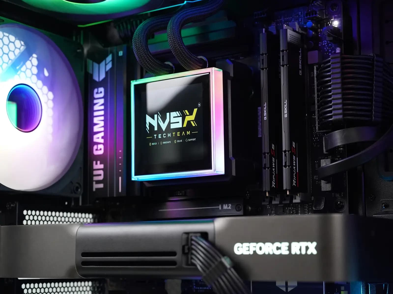 Inside our RTX 5090 build: the liquid cooler’s screen, the memory and the graphics card